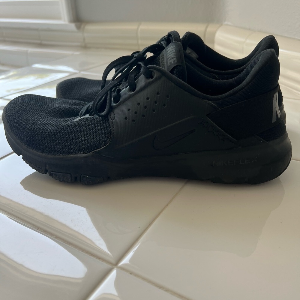 Nike Men's Black Athletic Shoes